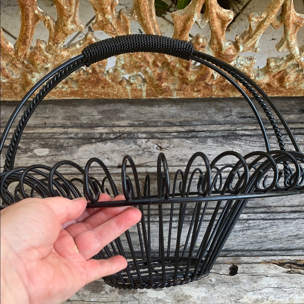 Vintage Elegant Black Wrought Iron Basket - Picture 9 of 11